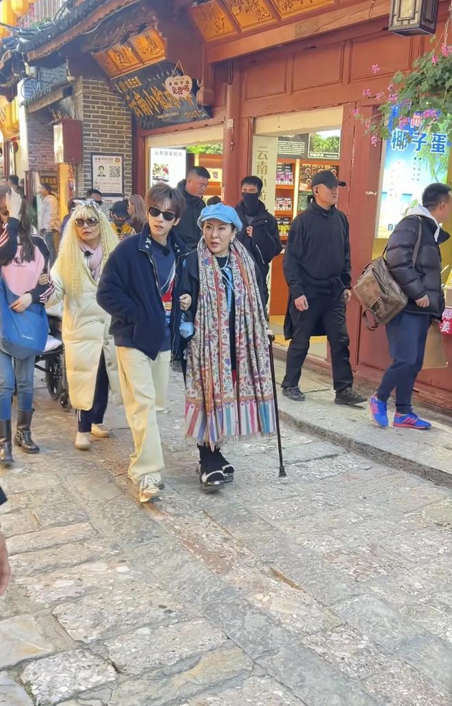 个子矮脸长眼袋重像邻家大婶有点凶OG网站向太游丽江古城无修图曝光(图3)