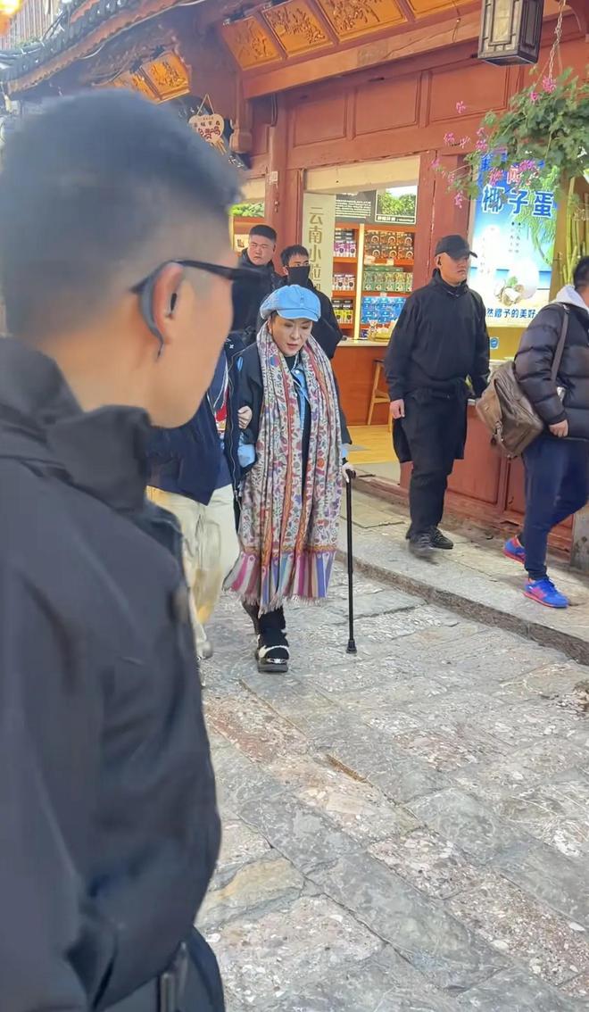 个子矮脸长眼袋重像邻家大婶有点凶OG网站向太游丽江古城无修图曝光(图2)