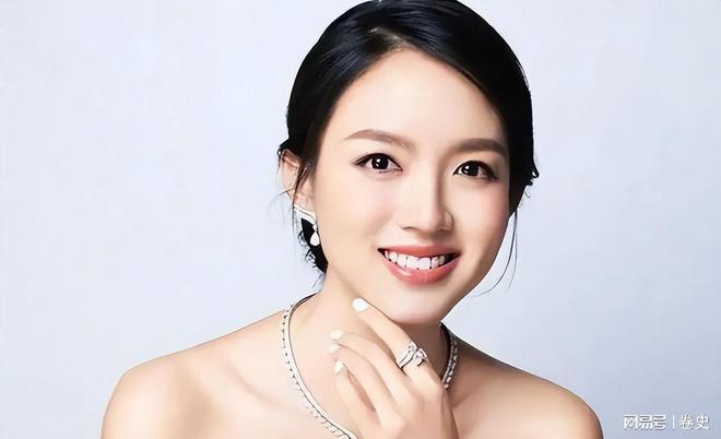 怀孕6个月上春晚站C位真人生赢家OG视讯艳压奚梦瑶拒嫁30亿豪门(图14)